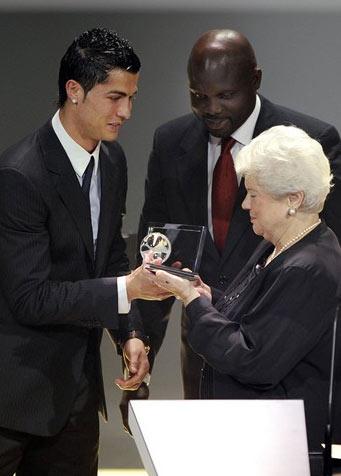 'Yılın Golü Ödülü' Real Madrid'in forveti Ronaldo'ya verildi..