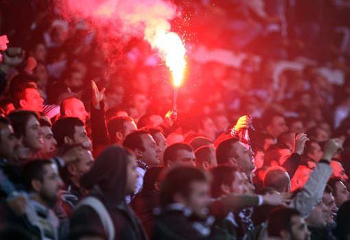Beşiktaş'ın derbiyi 3-0 kazanmasının ardından Beşiktaşlılar, internette Fenerbahçe'ye takılmaya başladı: "Fenerbahçenin yeni transferleri, bu derbinin ardından gerçek Fenerbahçeli oldular!"