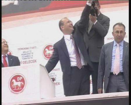 DP'nin İstanbul mitingi: Gaziosmanpaşa'da halka seslenen Demokrat Parti Genel Başkanı Süleyman Soylu, AK Parti ve CHP'nin İstanbul mitinglerine eleştirilerde bulundu