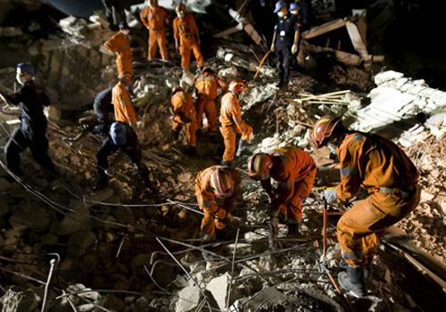 1920, Çİn 

16 Aralıkta yaşanan deprem, 7.8 Richter ölçeğindeydi. Can kaybının 200 binin üzerinde olduğu felaket, Gansu bölgesi olarak da adlandırılan Lijunbu Haiyuan ve Ganyanchı yerle bir etti. Sadece Haiyuanda 73 bin kişi yaşamını yitirdi. Xiji bölgesindeki Sujiahe köyü tamamen toprağın altına göçtü. Deprem, Norveçten bile hissedildi