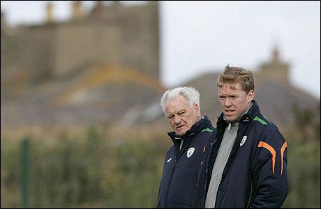 İngiltere Milli Takımı'nın eski futbolcusu ve teknik direktör Sir Bobby Robson'un 76 yaşında İngiltere'nin County Durham kentindeki evinde kansere yenik düştüğü bildirildi.
