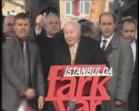 Saadet Partisi'nin İstanbul mitingi: Bugün Çağlayan'ın ikinci konuğu Saadet Partililer oldu. Mitingde Necmettin Erbakan sürprizi yaşandı. Erbakan uzun bir aradan sonra meydanlarda yerini aldı.