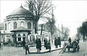 ÇEMBERLİTAŞ

Avrupa yakasında,Sultanahmet-Beyazıt arasındadır. Semtte bulunan bir Çemberli sütundan dolayı semte Çemberlitaş ismi verilmiştir