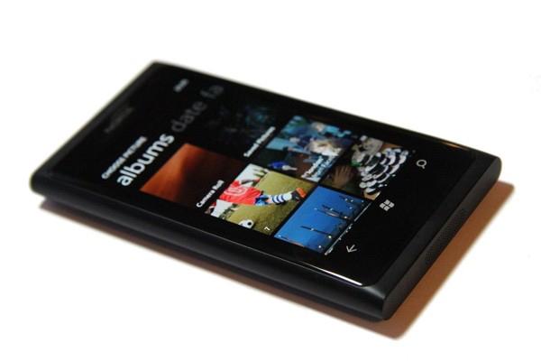 Nokianın Windows Phone 7li Lumia serisinin en çok merak edilen modeli hiç kuşkusuz ki Lumia 900. Nokia Lumia 900 Şubat ayında piyasada olacak..
