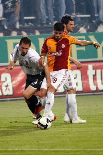 Sezonun son derbisinde ezeli rakipler Beşiktaş ile Galatasaray karşı karşıya geldi. 3 gol vardı. Gülen ve şampiyonluğa bir adım daha yaklaşan taraf Beşiktaş oldu.
