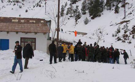 Gümüşhane'nin Zigana Dağı bölgesinde Kadırga Yaylası'na doğru yürüyüşe geçen dağcı grubunun üzerine çığ düştü. 11 dağcı öldü.