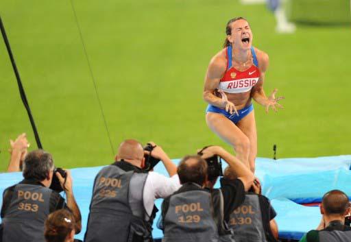 2008 PEKIN YAZ OLIMPIYATLARI'NDA SIRIKLA ATLAMADA RUS ATLET YELENA ISINBAYEVA, 5.05'LIK DERECESIYE DUNYA REKORUNU KIRMISTI. (MUSTAFA YALCIN)