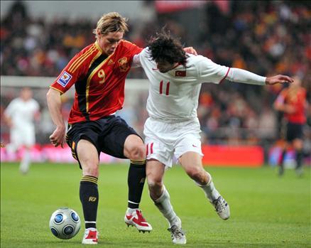 A Milli Takım, 2010 Dünya Kupası Avrupa Elemeleri 5. Grup'taki 5. maçında İspanya ile karşılaştı. Maçın ikinci yarısında gelen tek gol skoru da belirledi.