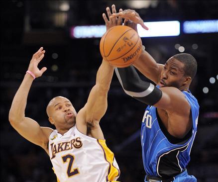 Milli basketbolcumuz Hidayet Türkoğlu'nun 22 sayısı atarak devleştiği, normal süresi 88-88 tamamlanan maçta, Los Angeles Lakers Orlando Magic'i 101-96 yendi.