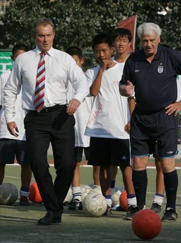 "Eğer beyaz mendiller sizin için sallanıyorsa fazla endişelenmeyin, başkanınız size sahip çıkar. Ancak beyaz mendiller başkan için sallanıyorsa siz en iyisi mi yeni bir yer bulun" Bobby Robson