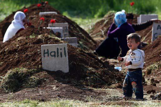 Bilge köyünde 44 kişinin öldüğü saldırı, birçok dramı ve hüznü de beraberinde getirdi. Köyde bir yanda ağıtlar, bir yanda ölüm korkusunun getirdiği göç var.