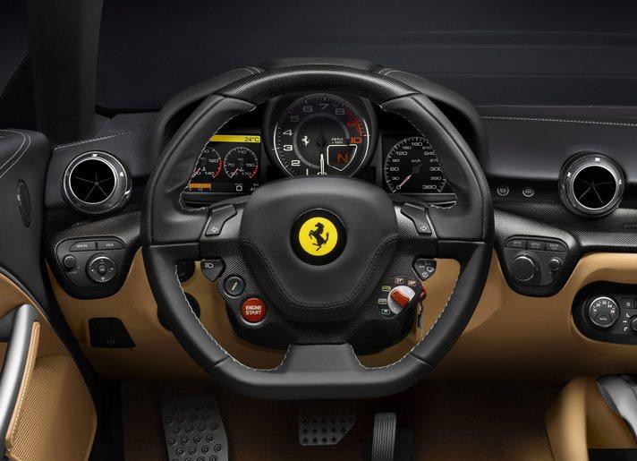0-100 km/s hızlanmasını sadece 3.1 saniyede, 0-200 km/s hızlanmasını ise 8.5 saniyede tamamlayan Ferrari F12berlinetta, artık tüm Ferrariler için geleneksel olan kontrol sistemleri (E-Diff, ESP Premium, F1 Trac, yüksek performans ABS) yanı sıra F1 tipi şanzımanı ve son nesil karbon seramik frenleriyle de dikkat çekiyor.