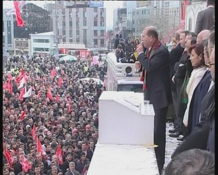 DP'nin İstanbul mitingi: Gaziosmanpaşa'da halka seslenen Demokrat Parti Genel Başkanı Süleyman Soylu, AK Parti ve CHP'nin İstanbul mitinglerine eleştirilerde bulundu