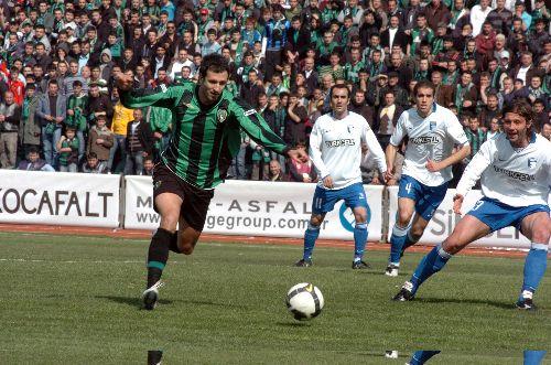 Süper Lig'de dipten kurtulma mücadelesi veren ve oynadığı oyunla göz dolduran Kocaelispor, konuk ekip Ankaraspor'u 3-1 yendi.