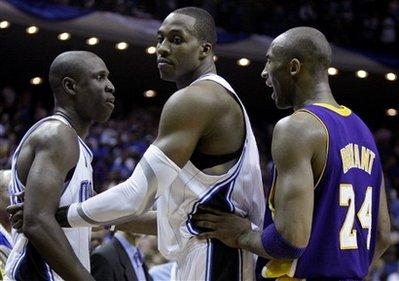 Hidayet'in de forma giydiği NBA final serisi 4. maçında Los Angeles Lakers, Orlando Magic'i uzatmalarda yıkmayı başarırken malesef Hidayet son anlarda kendine bağlanan umutları yıktı