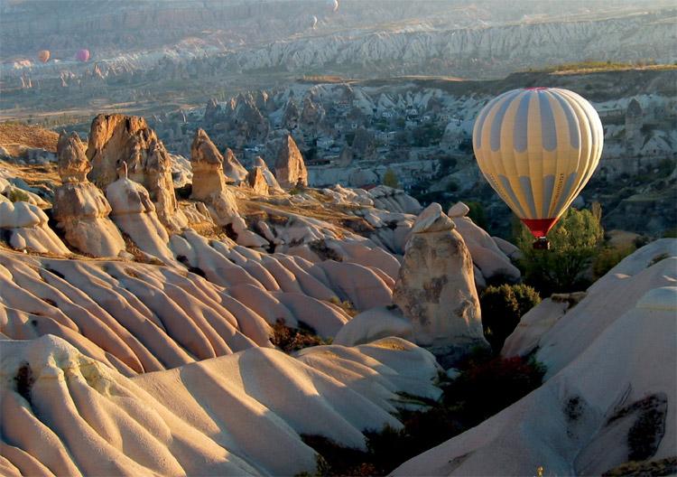 6- Göreme Milli Parkı ve Kapadokya (Nevşehir)