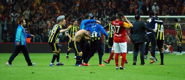 Cimbom taraftarları futbolu bırakıp, koreografi işine girsinler bir an önce.