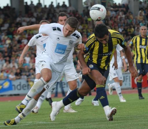 Sezon hazırlıklarını Almanya'da sürdüren Fenerbahçe, ilk hazırlık maçında Almanya Bölgesel Lig takımlarından SSV 1846 ULK'yı gol yağmuruna tuttu.