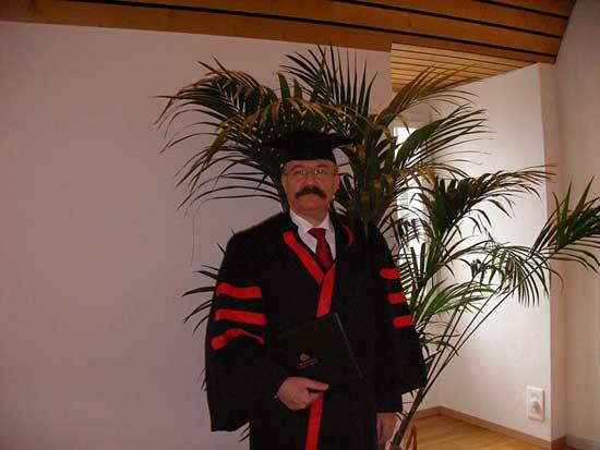 İstanbul Emniyet Müdürü Celalettin Cerrah'a Avrupa Üniversitesi Mütevvelli Heyetince hukuk dalında Fahri Doktor ünvanı verildi. Cerrah ünvanını törenle aldı.