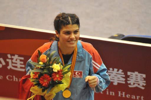 5. Dünya Bayanlar Boks Şampiyonası'nda 63 kiloda Gülsüm Tatar Rus rakibi Liubov Lopatina'yı 11-0 yenerek dünya şampiyonu oldu.