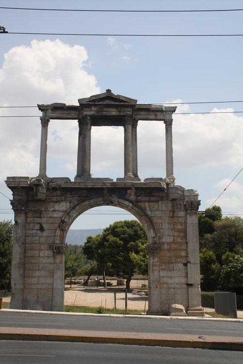 Hadrian kapısı. Eski Atina ile Roma Atinasının sınırını belirliyor.