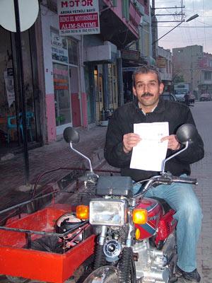 Osmaniye'nin Kadirli ilçesinde yaşayan Niyazi Kabaağıl'a 2008 yılında aldığı motosikleti için hiç gitmediği İstanbul'dan 2007 yılına ait kaçak köprü geçiş cezası kesildi.