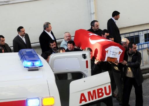 Muhsin Yazıcıoğlu ve arkadaşlarının geçirdiği kaza sonrası naaşları bulunanardan Pilot Pilot Kaya İstektepe'nin cenazesi İstanbul'a, muhsin Yazıcıoğlu ve diğer arkadaşları Ankara'ya gönderildi