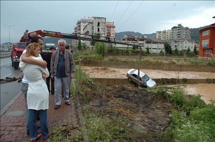 Belediye Başkanı'nın 'saatte metrekareye 60 kilogram yağış bekliyorduk 130'u aşınca böyle oldu' sözleriyle açıkladığı selin, Giresun'da açtığı yaralar belirlendi.