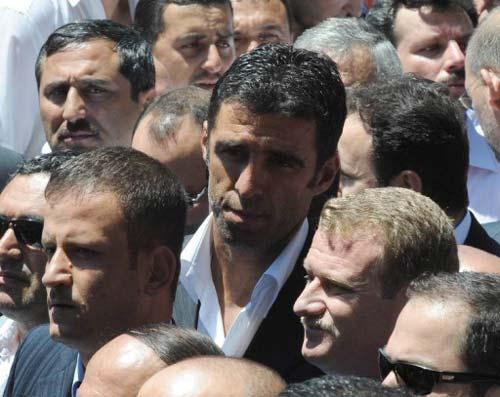 Hasan Doğan için Fatih Camii'nde cenaze namazı kılındı Hakan Şükür de törende yer aldı