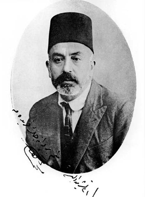 24 Ocak 1967de gazetelerin iç sayfalarında yürekleri sızlatan şöyle bir haber dikkatleri çekti: "Beşiktaştaki çöp bidonlarından birinde Mehmet Akifin oğlu Emin Ersoyun ölüsü bulundu!" Yıllar sonra Çetin Altan, bir yazısında Emin Ersoy'a yer verdi, bir gün Mehmet Akif Ersoy'un oğlu olduğunu söyleyen bir kişinin odasına gelerek para istediğini, bu olaydan iki hafta sonra da ölü bulunduğunu yazdı.