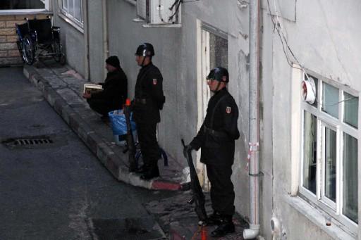 Tokat'ın Reşadiye ilçesinde, terörist saldırıda sonucu şehit olan 7 askerin cenazeleri Tokat'a gönderildi. Cenazelerin geçişi sırasında tekbirler eşliğinde dua eden vatandaşlar, ilçe çıkışına kadar ambulansın arkasında yürüyerek şehitleri uğurladı