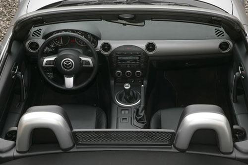 Dünya'nın en çok satan iki kişilik spor otomobili Mazda MX 5