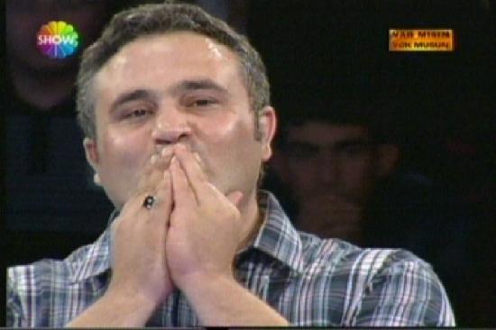Sonunda beklenen oldu... Show TVde Acun Ilıcalının sunduğu Var mısın yok musun yarışmasında bir yarışmacı 128 milyarı reddedek kutuya gitti ve 500 milyarı kazandı.