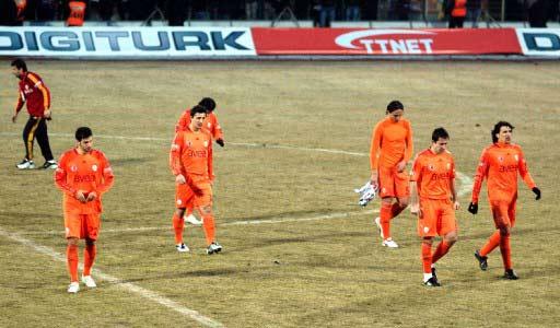 Sivasspor ile Galatasaray arasında oynanan Türkiye Kupası çeyrek final rövanş maçında tur atlayan takımı penaltı atışları belirledi.