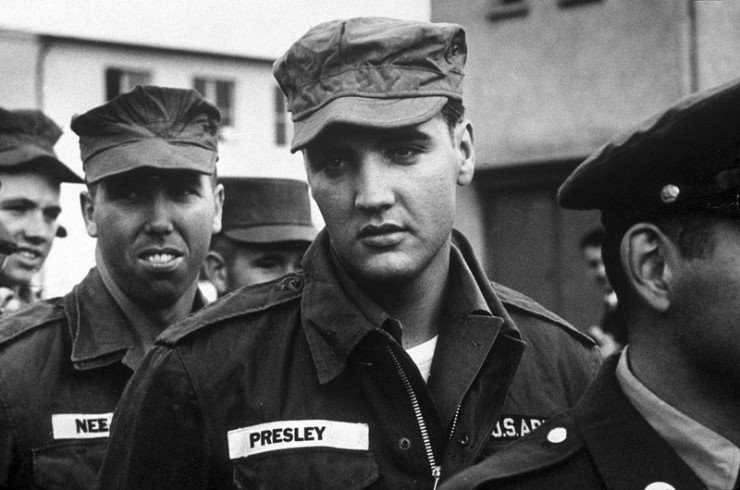 Efsane şarkıcı Elvis Presley'nin askerlik fotoğrafı