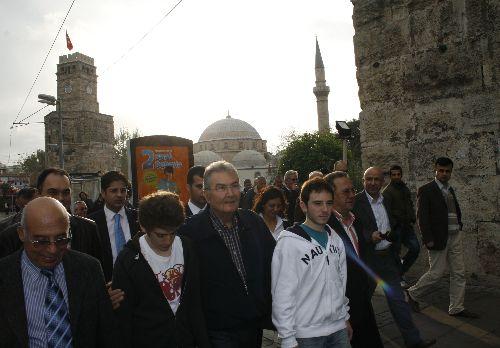 Baykal bayram namazını torunları ile dedesinin imam olduğu camide kıldı