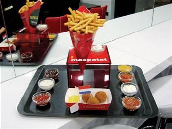 MAX4ALL
Hollandadan çabuk pişen patates getiriyor
Max4all, ilk şubesini geçen ekim ayında İstanbul Beşiktaşta açtı. Franchising sistemiyle yeni şubeler açma kararı alan şirket, girişimcilere 3 seçenek sunuyor. Bunlar mobil stand, AMVlere özel stand ve 20 metrekarelik mağaza şeklinde. Max4allda satışa sunulan ürünler, Hollandadan ithal edilen özel bir patatesten yapılıyor.
Telefon: 0212 280 24 33
Web: www.Max4all.com.tr