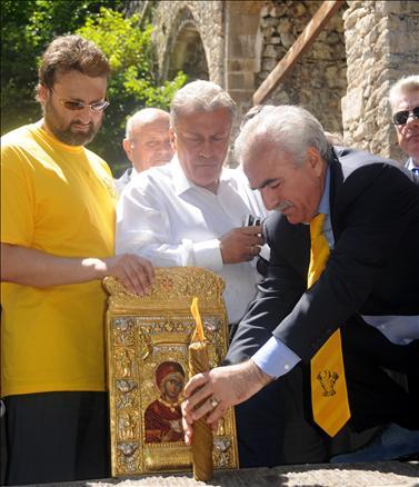 Sümela Manastırını ziyarete gelen aralarında Yunan vekilin de olduğu Yunan ve Rus turistler manastırda ayin yapmak istediler. Ayine yasal olmadığı gerekçesiyle Müzeler Müdürü tarafından izin verilmedi.