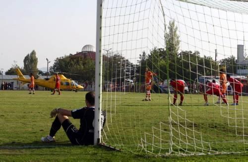 Ziraat Türkiye Kupası Play-Off maçında Beypazarı Şekerspor ile Kardemir D.Ç Karabükspor karşılaşmış, bir hastayı nakletmek için ambulans helikopter sahaya inince maça ara verilmişti.