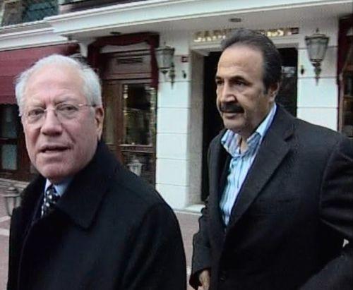 CHP'nin ağır topları Mustafa Özyürek, Algan Hacaloğlu ve Mehmet Sevigen, İstanbul Büyükşehir Belediye Başkanı Kadir Topbaş'a ait Saray Muhallebicisi'nde buluştu. Çorba içtik diyen Sevigen, "Sayın Topbaş'ın tek güzel yanı var; o çarbası ve pilavı" dedi.