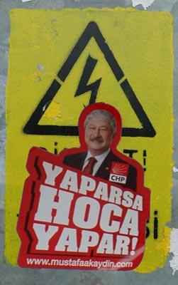 CHP Antalya Büyükşehir Belediye başkan adayı Mustafa Akaydın'ın "Yaparsa Hoca Yapar" sloganıyla yürüttüğü seçim çalışmaları kentte ilginç görüntülerin oluşmasına neden oldu.