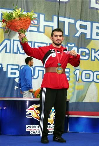 Rusyanın başkenti Moskovadaki 53. Dünya büyükler Grekoromen Güreş Şampiyonasında Türkiye, 74 kiloda Selçuk Cebi ile 1 altın madalya kazanmıştı.