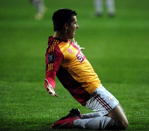 G.Saray-Hambur maçında Ali Sami Yen tartihi günlerinden birini daha yaşarken protokol tribününde ağı isimler vardı.