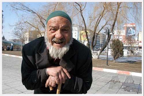 VALILIKTEN YARDIM ALAN DEDE