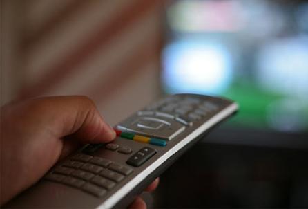 Reyting şirketlerine baskın

12 Aralık

Türkiye ekonomi yılın üçüncü çeyreğinde yüzde 8,2 büyüdü. Türkiye, bu oranla Çin'den sonra dünyanın en hızlı büyüyen ikinci ekonomisi oldu. Milli gelir 957.3 milyar dolar, kişi başına düşen gelir ise 10 bin 761 dolara çıktı.

14 Aralık

Reyting ölçümlerinde usulsüzlük yapıldığı iddiasıyla başlatılan operasyonlarda reyting ölçüm şirketleri AGB ve TNS ile önemli dizilere imza atan Ay Yapım, MED Yapım, TİM's ile TMS'nin de aralarında bulunduğu 6 prodüksiyon şirketine baskın düzenlendi. Prodüksiyon şirketlerinin gizli kalması gereken deneklerin bilgilerine ulaşarak, hazırladıkları yapımları izlemeleri için para ya da hediye verdikleri ileri sürüldü.