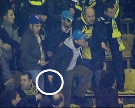 F.Bahçe, Sivasspor ile yaptıkları maçta, tribünde çıkan kavgada iki kişiyi bıçaklayan şahsın, güvenlik kameraları fotoğraflarını yayınladı. Kulüpten şok bir açıklama daha geldi.