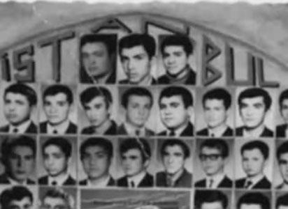 İstanbul İmam Hatip Lisesi 5-B sınıfının 1970-1971 yıllığında Mehmet Akif'in etrafında kümelenmiş öğrenci fotoğrafları var; bu fotoğrafların en üstünde de tanıdık bir çehre: Recep Tayyip Erdoğan