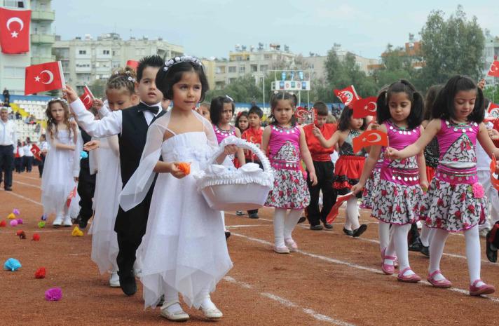 Mersin'de 23 Nisan Ulusal Egemenlik ve Çocuk Bayramı çeşitli etkinliklerle kutlandı.