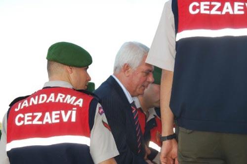 Edirne Belediye Başkanı Hamdi Sedefçi'nin de bulunduğu 8'i tutuklu 23 kişinin yargılanmasına başlandı.