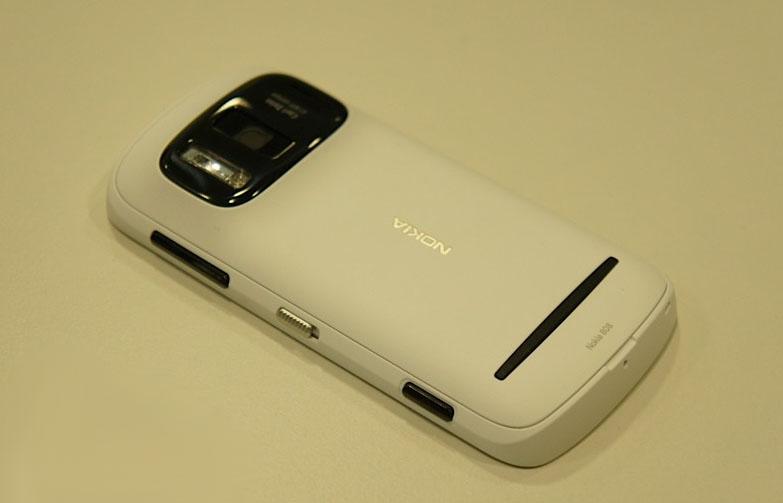 İspanya'nın Barselona kentinde düzenlenmekte olan Dünya Mobil Telefon Kongresi'nde, Nokia'nın tanıttığı 41 megapixel kameralı cep telefonu 808 PureView, mobil telefon teknolojisindeki ilerlemenin boyutlarını gözler önüne serdi.
